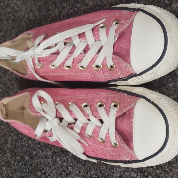 Converse Shoes - Converse women's size 7 pink sparkle all star chuck Taylor EUC